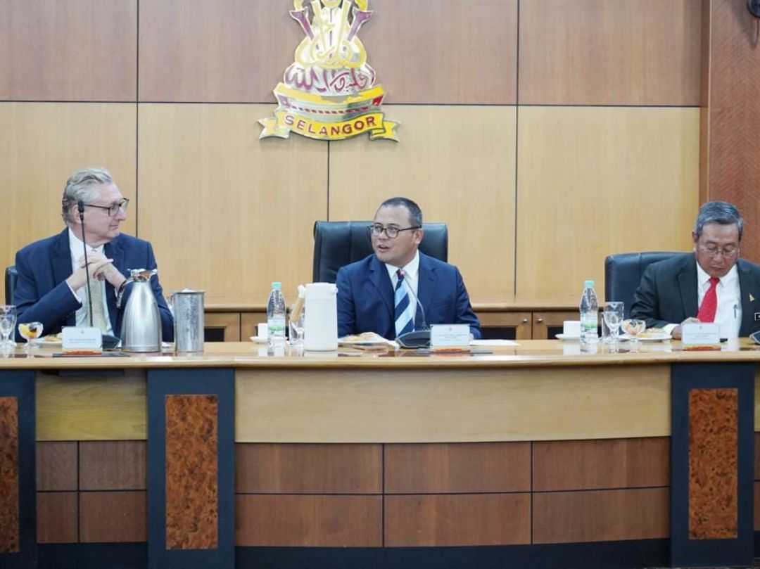 Kunjungan Hormat daripada delegasi Belanda