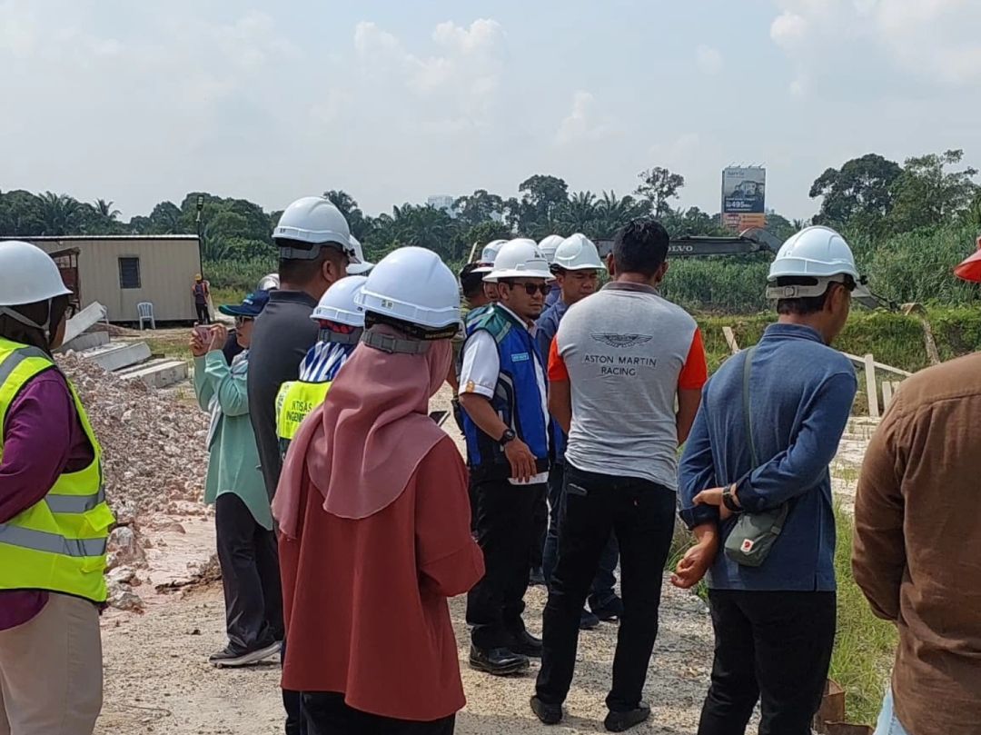 LAWATAN TAPAK PROJEK TEBATAN BANJIR OLEH PENGARAH JPS NEGERI SELANGOR