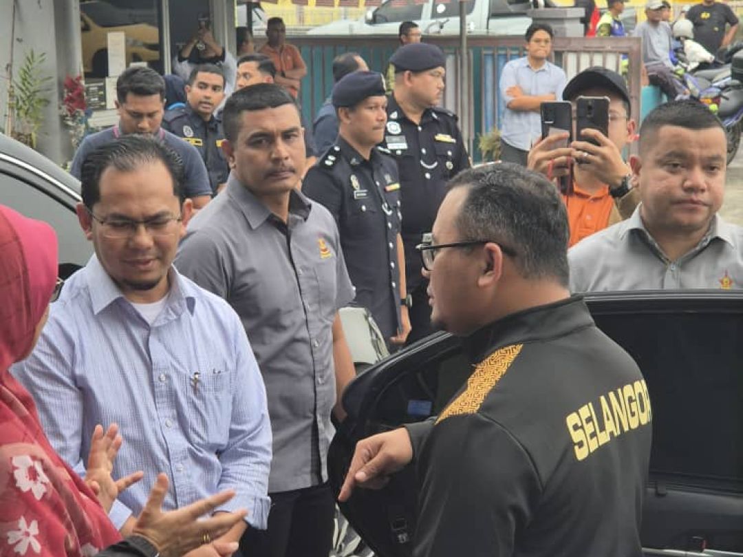LAWATAN DATO' MENTERI BESAR SELANGOR KE PPS SK SUNGAI BINJAI