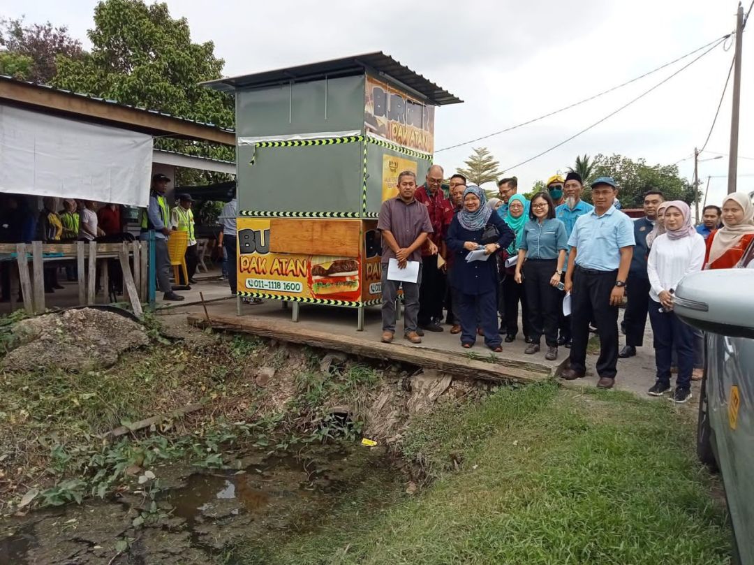 LAWATAN TURUN PADANG (TuPa) KETUA PENGARAH BIRO PENGADUAN AWAM KE JALAN BAKRI, KAMPUNG JALAN KEBUN YANG MERUPAKAN LOKASI BANJIR