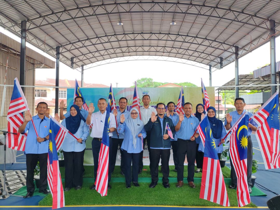 MAJLIS PENYERAHAN KIBAR JALUR GEMILANG JABATAN PENGAIRAN DAN SALIRAN NEGERI SELANGOR